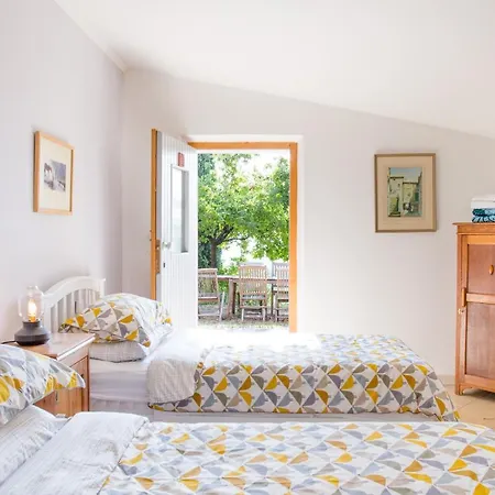 Set In Olive Grove With Stunning Views Ferienhaus