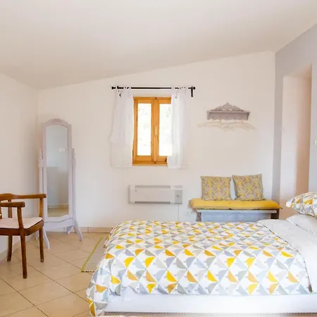 Hébergement de vacances Set In Olive Grove With Stunning Views Mondavio
