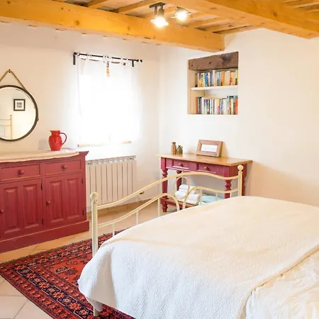 Hébergement de vacances Set In Olive Grove With Stunning Views *
