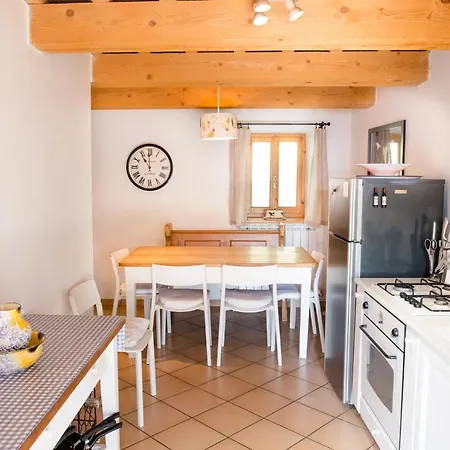 Set In Olive Grove With Stunning Views Hébergement de vacances *