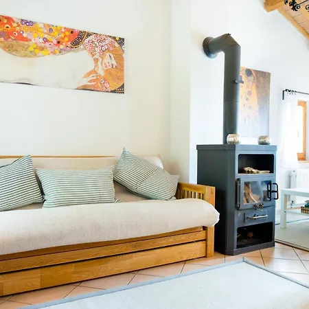 Set In Olive Grove With Stunning Views Hébergement de vacances