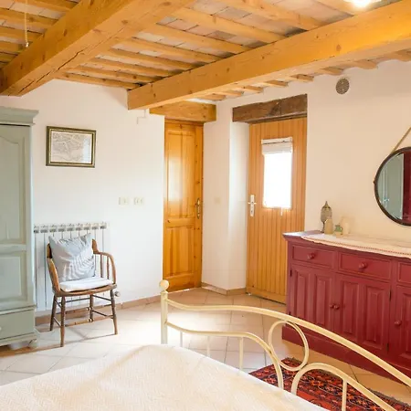 Hébergement de vacances Set In Olive Grove With Stunning Views *